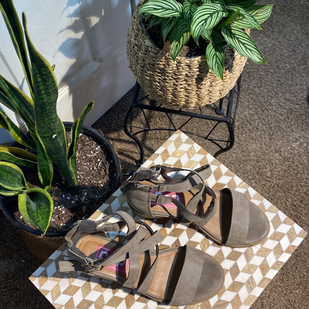 Taupe POP block heel sandals - Picture 2 of 6